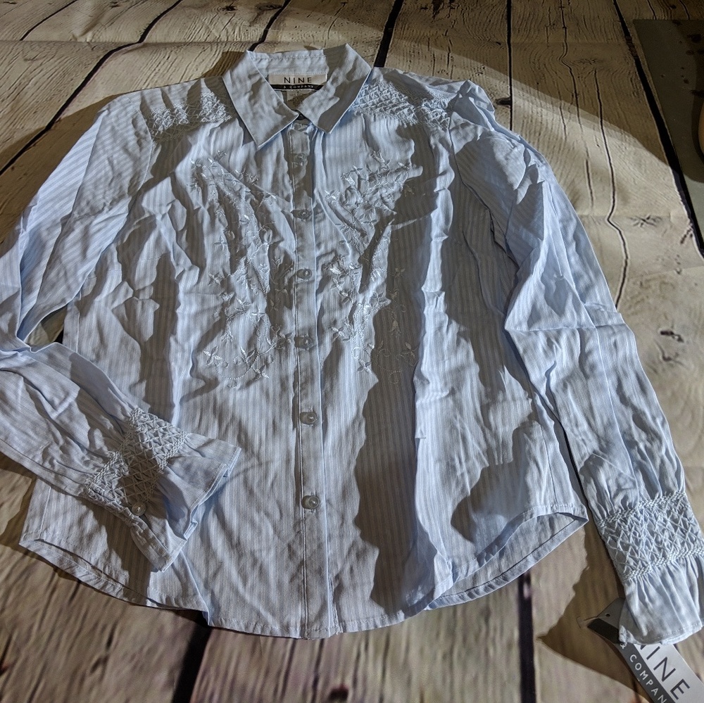 Nine & Co gorgeous embroidered blouse